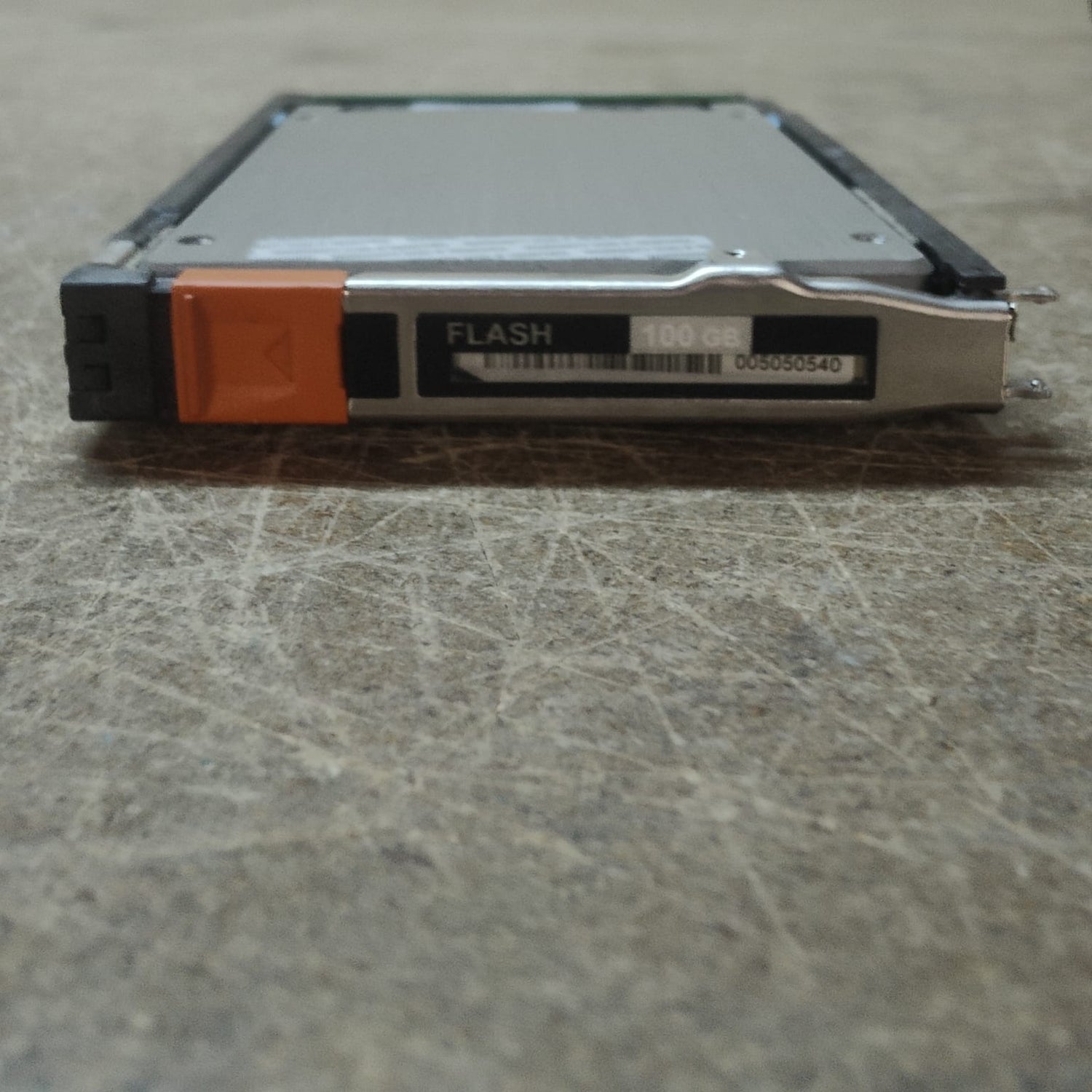 EMC 005050540 100GB 2.5" 6Gbps SAS SSD  2nd :: Alt () Other //