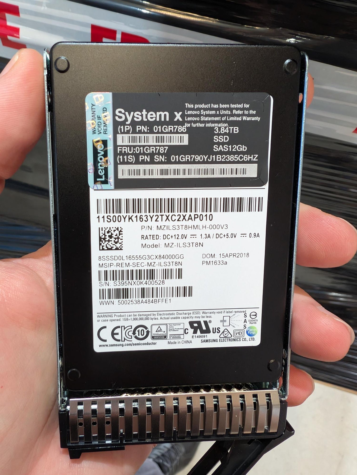 Lenovo 01GR787 3.84TB SAS 12GB/s Read Intensive TLC 2.5-inch Solid State Hard Disk Drive 2nd :: Alt () Other //