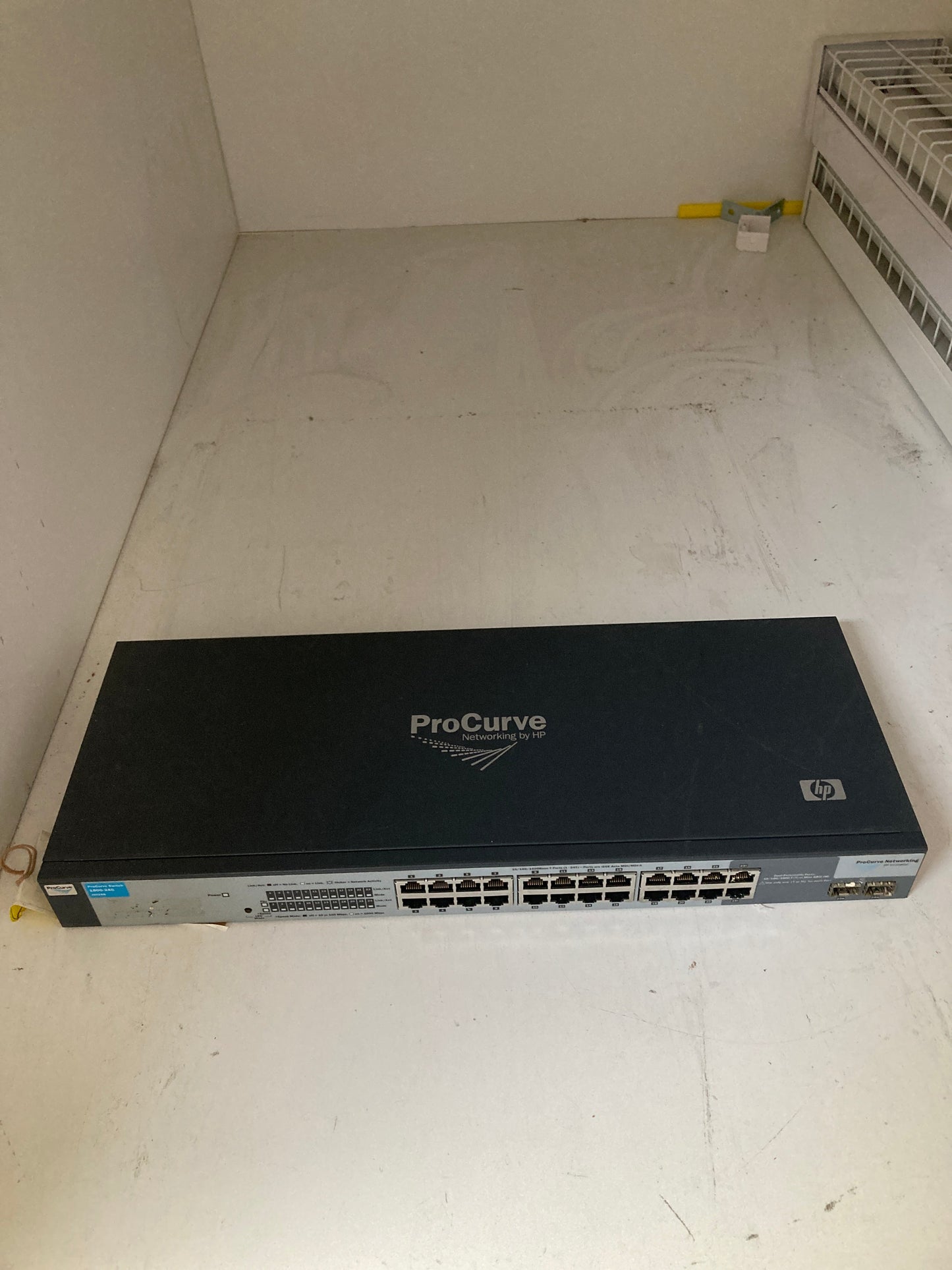 J9028B HP ProCurve Switch 1800-24G 10/100/1000Mbps Gigabit 24-Port Managed 2 SFP