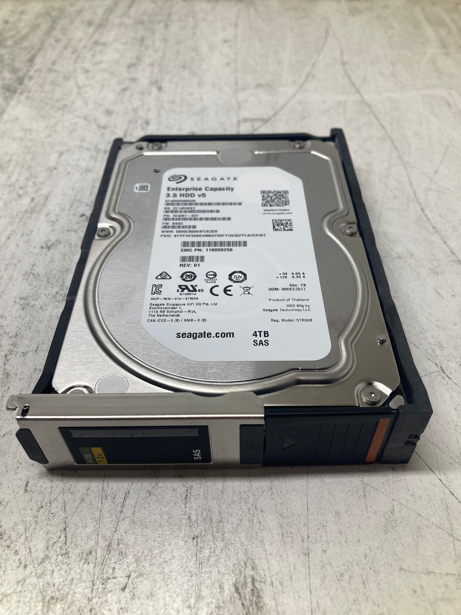 EMC 005052089 Data Domain 4TB 7.2K 3.5" SAS 12Gb/s Hard Drive X-DS60-4TBS/ ST4000NM0025/ PN: 1V4207-037/ 2nd :: Alt ( 118000259 XDS604TBS ) Other / Becomes an EMC X-2UC-4TBS or 005052090 by swapping the caddy /
