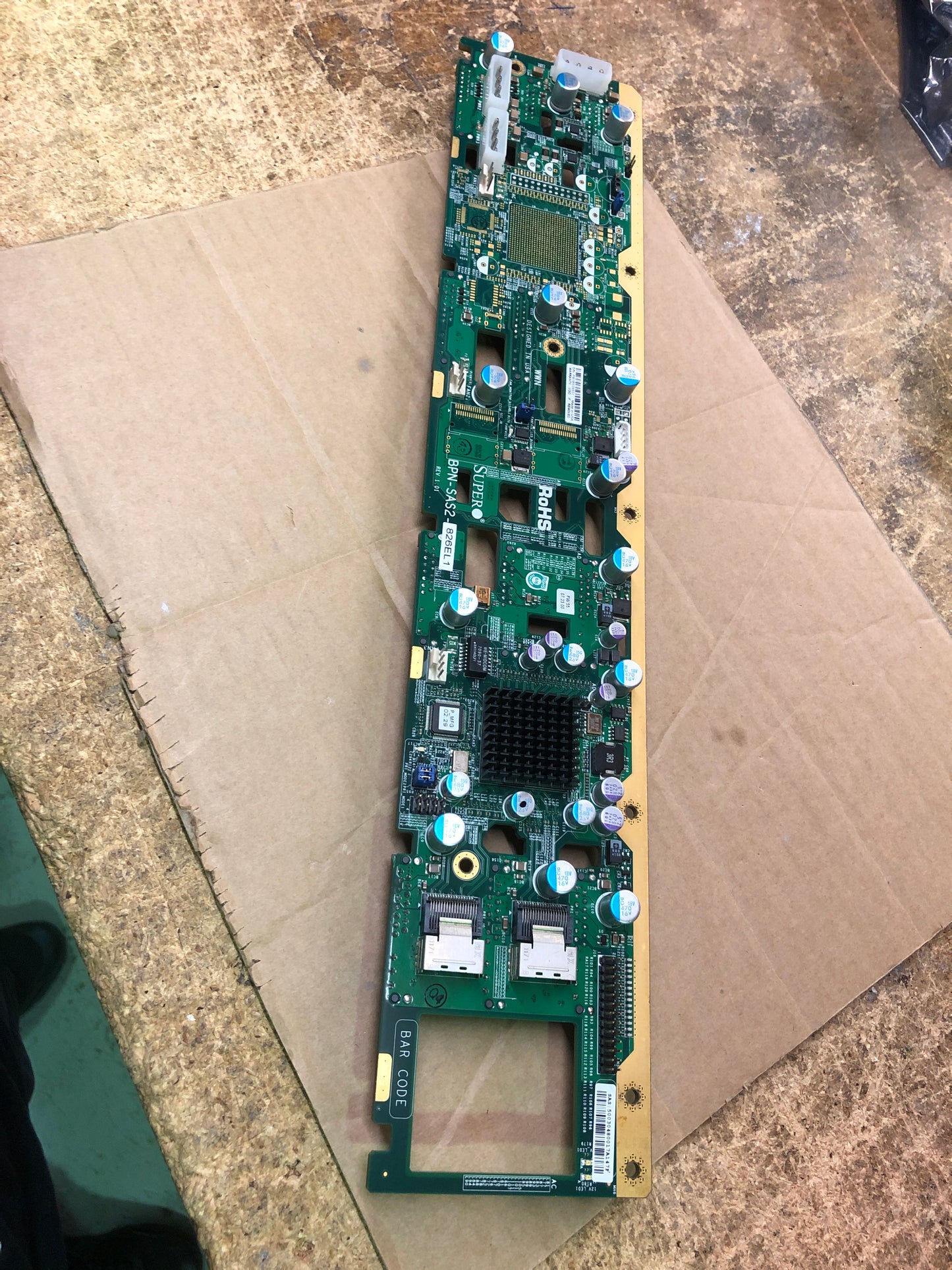 BPN-SAS2-826EL1 Supermicro 12-Port SATA/SAS Expander Backplane 2nd :: Alt () Other //