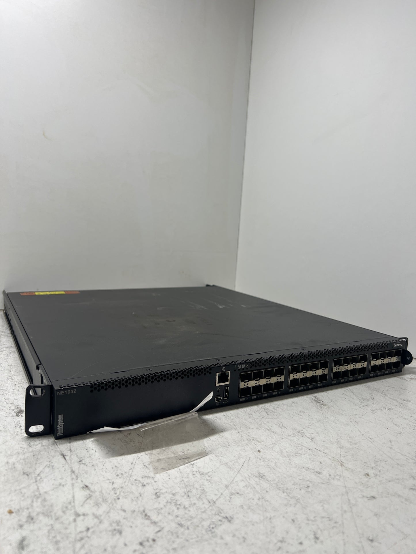 Lenovo ThinkSystem NE1032 SAN Switch (R-F) 7159-HD1 2nd:7159-A1X: Alt() Other /00YL949 00YK770/