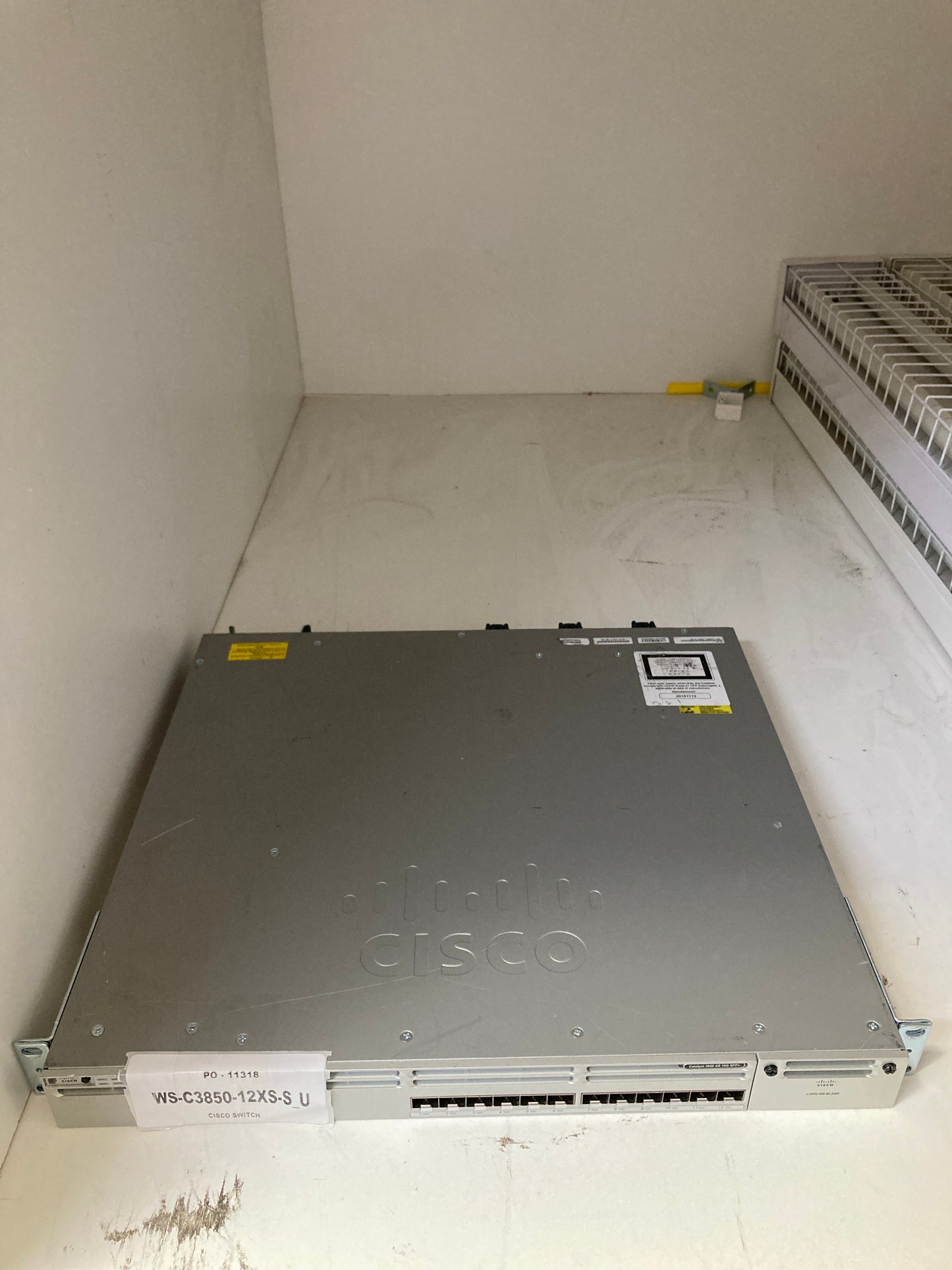 Cisco 3850 12 SFP Port IB Base Switch PN: WS-C3850-12XS-S 2nd:WS-C3850-12XS-S: Alt () Other //