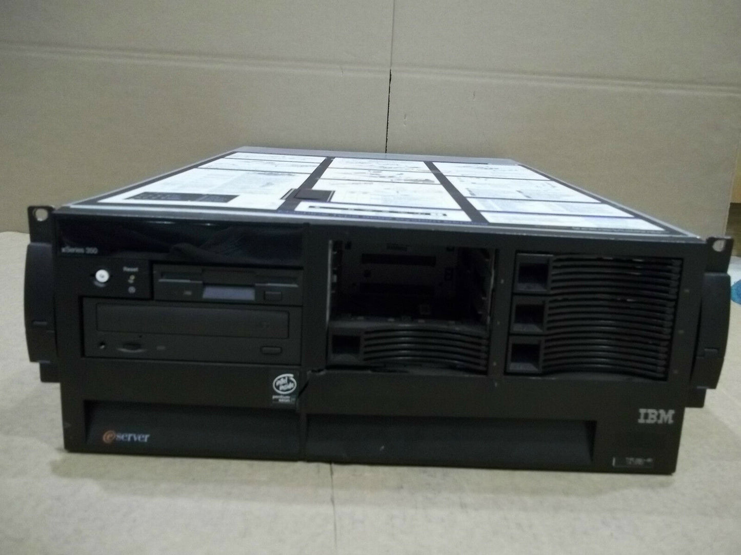 IBM eServer xSeries 350 Xeon 700Mhz 512Mb RAM PN:8682-4RY 2nd :8682-4RY: Alt () Other //