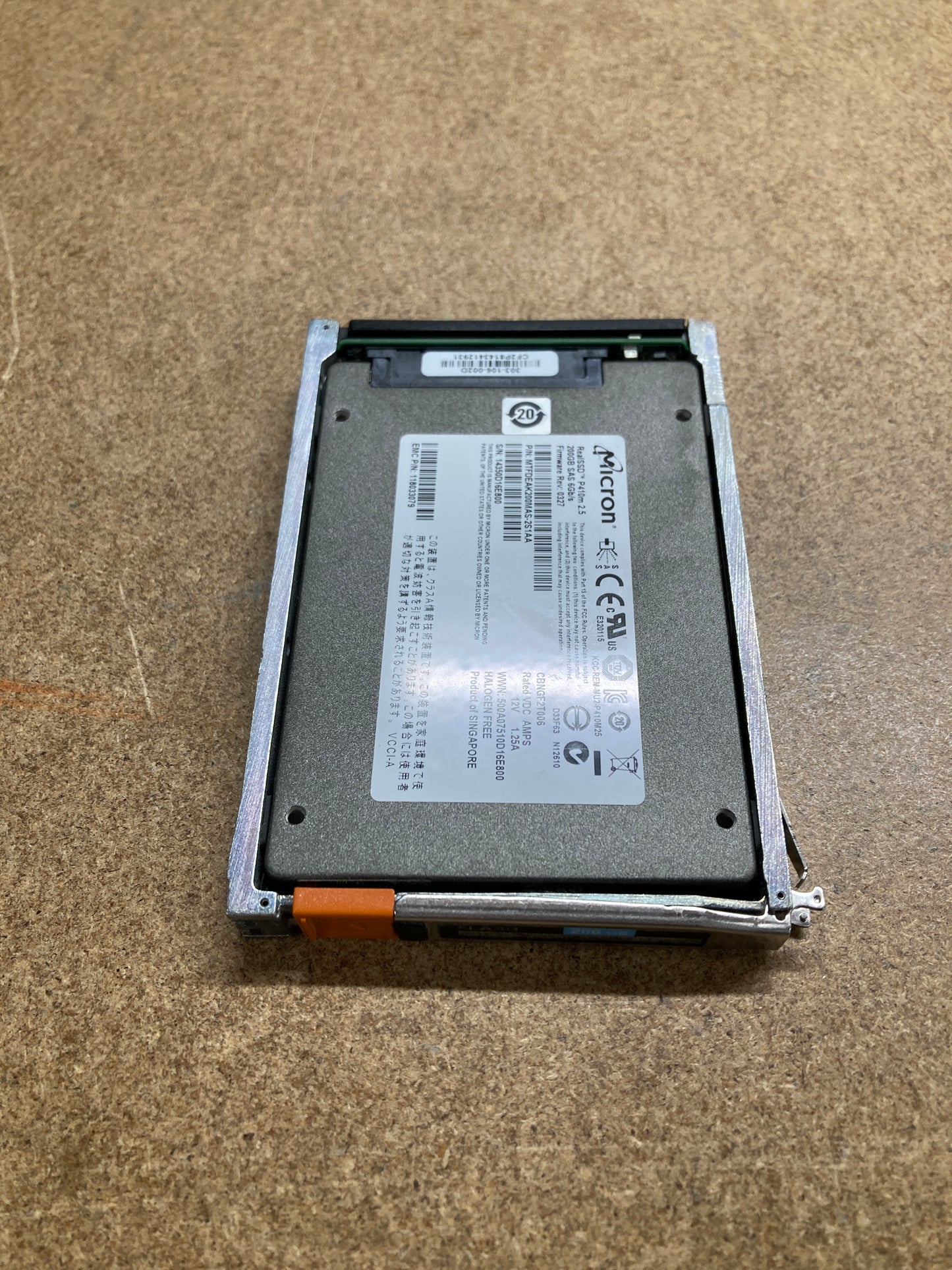 005050599 EMC 200GB 6G SAS SSD 2.5 SFF HOT-SWAP HDD For VNX 2nd :: Alt () Other //