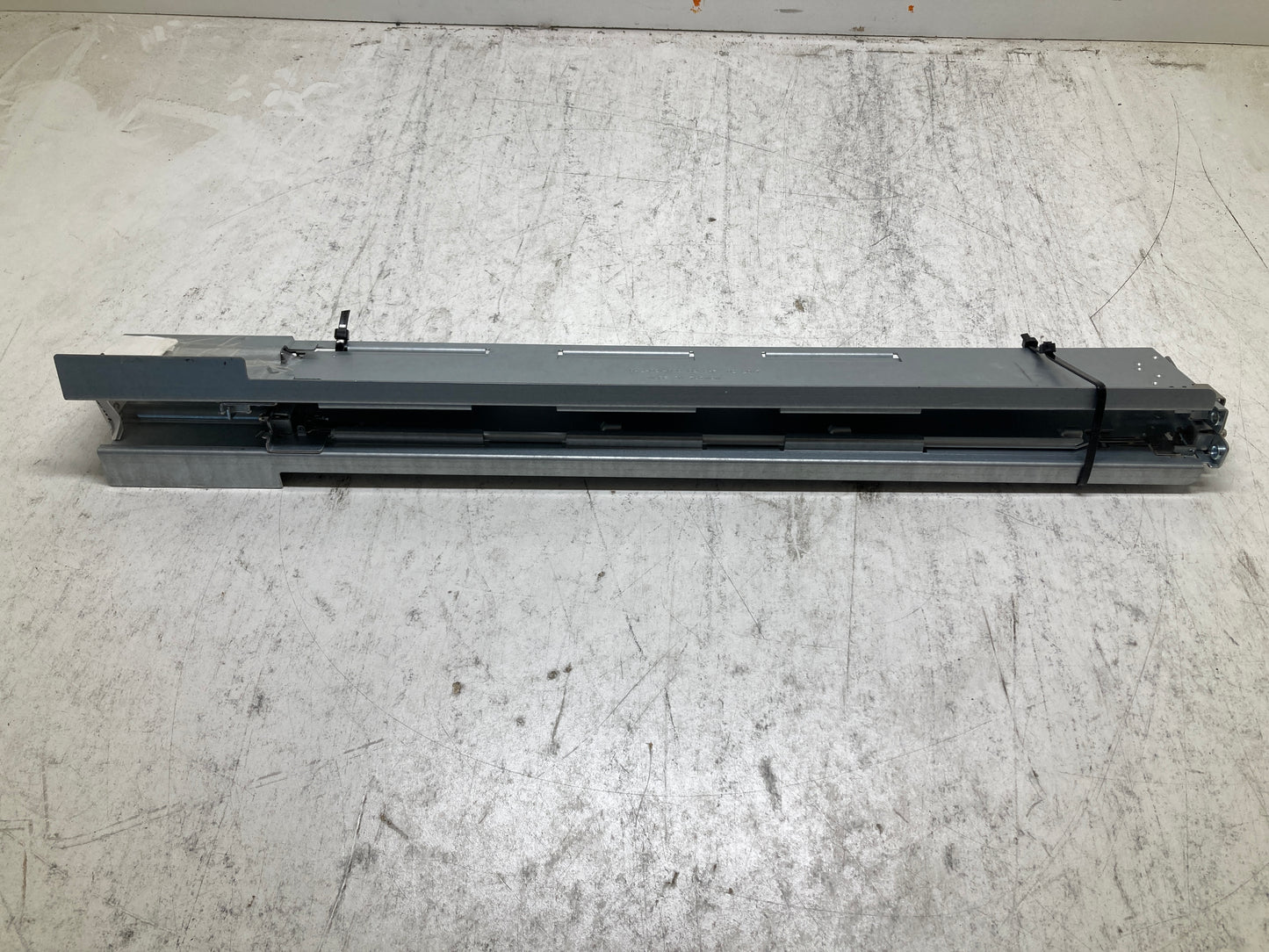 042-021-022 EMC UnIty 2U Rail Kit (R) 042-021-022 (L) 042-021-020 2nd :: Alt () Other //