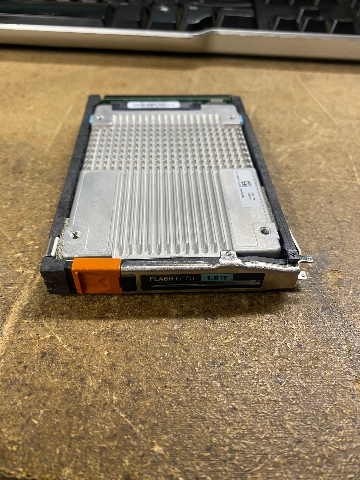 1.6TB 2.5" 6Gbps SAS SSD for Isilon H400 H500 H600 2nd :118000315-01: Alt (0B35124) Other //