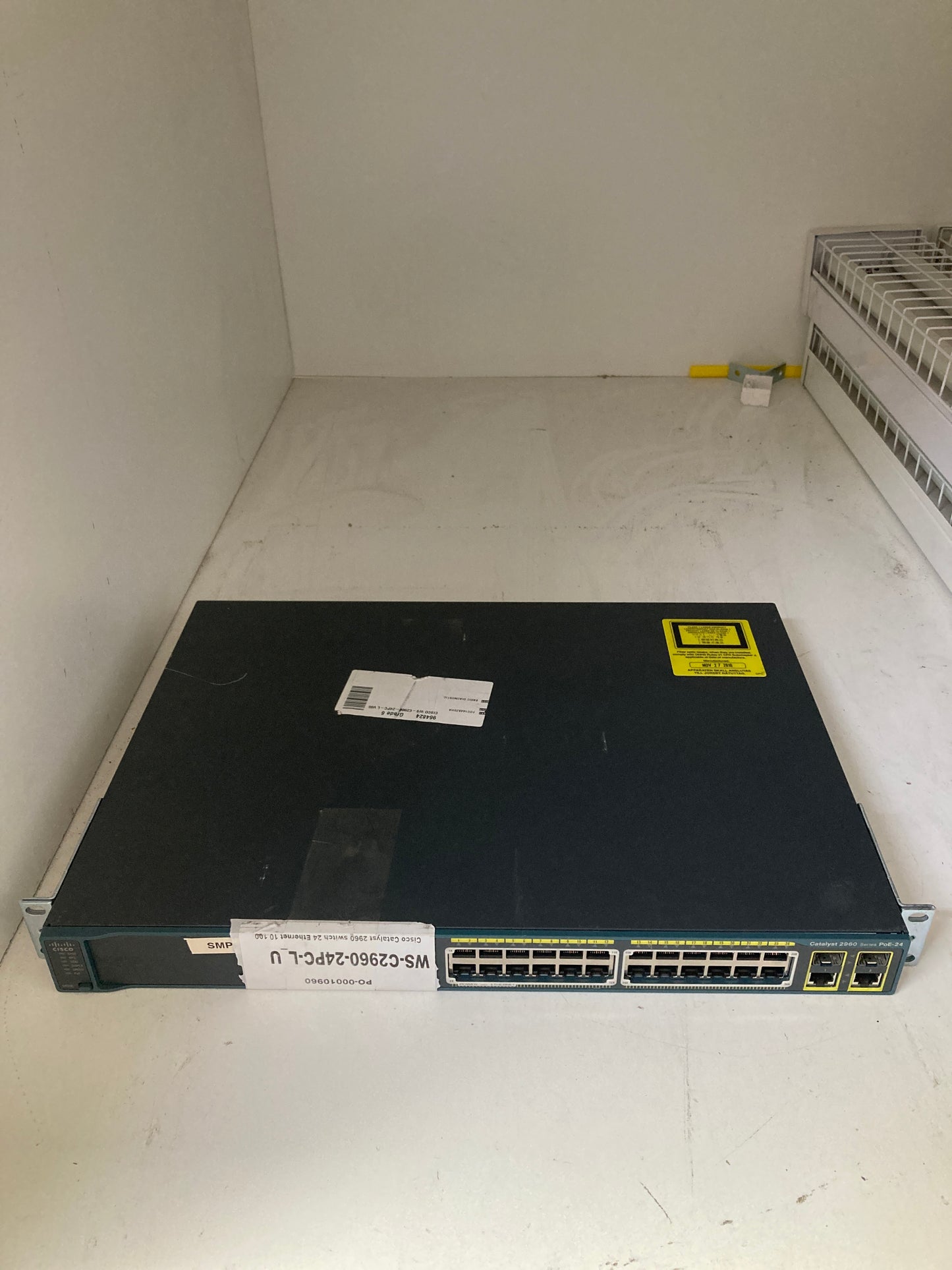 Cisco Catalyst 2960 switch 24 Ethernet 10 100 PoE ports and 2 dual-purpose uplinks PN:WS-C2960-24PC-L 2nd :WS-C2960-24PC-L: Alt () Other //