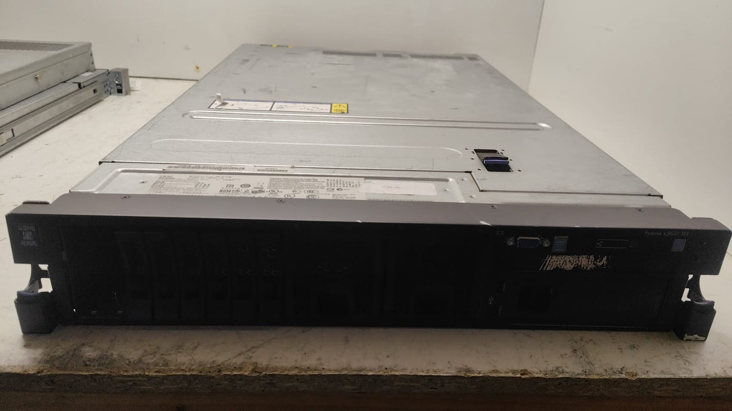 IBM X3650 M4 -[7915AC1]- w/ Intel Xeon E5-2660 V2 8GB 2nd :: Alt () Other //