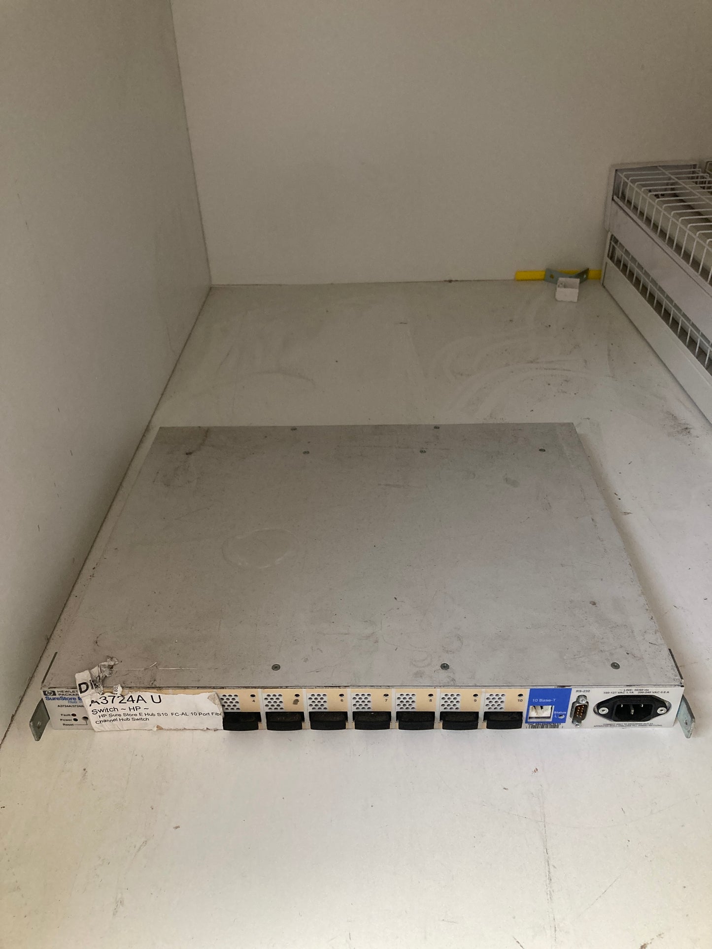 HP Sure Store E Hub S10  FC-AL 10 Port Fibre Channel Hub Switch PN:A3724A 2nd :A3724A: Alt () Other //