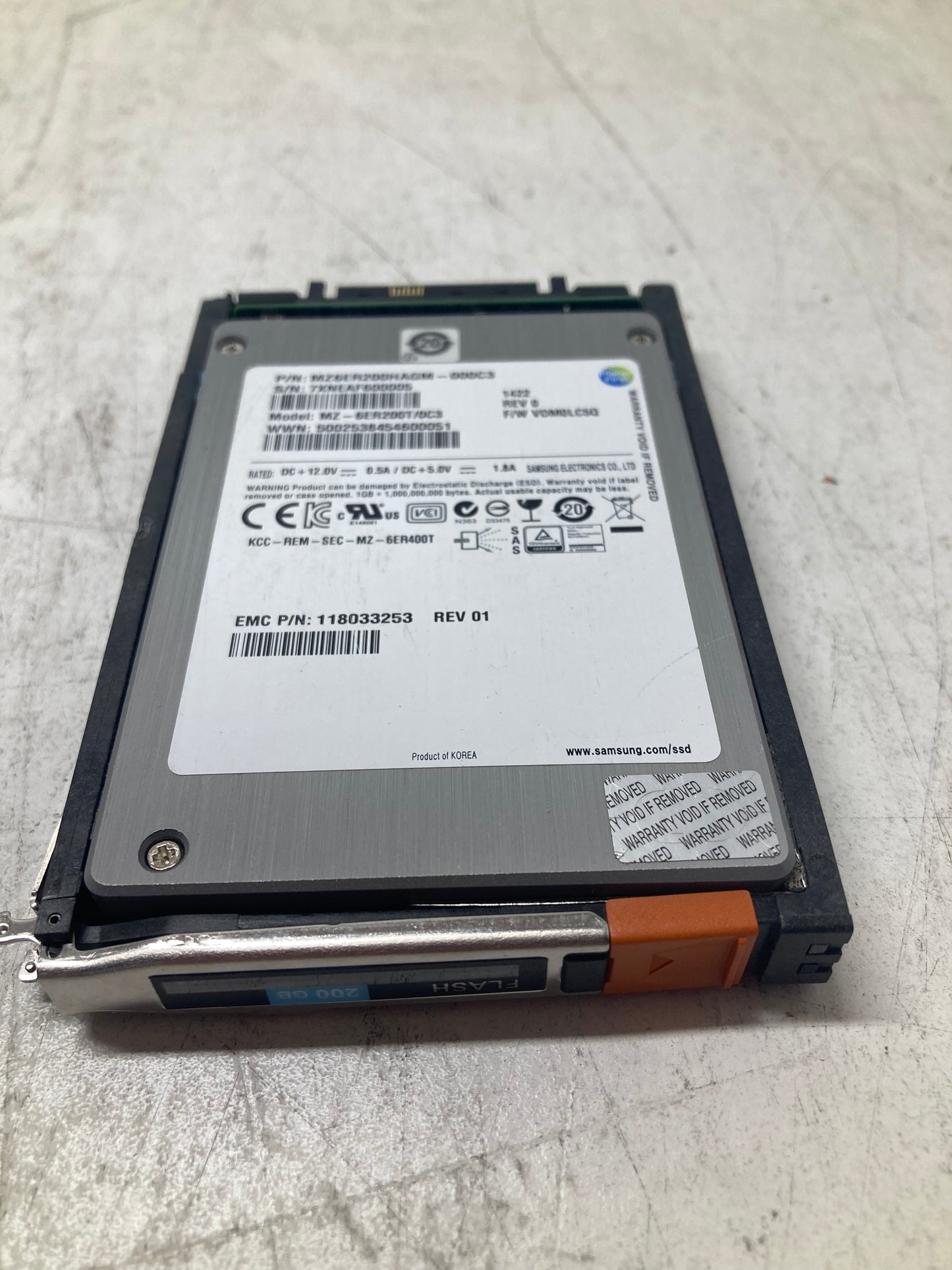 005050714 EMC HDD 200GB 2.5" SAS SSD For VMAX 2nd :118033253: Alt () Other //