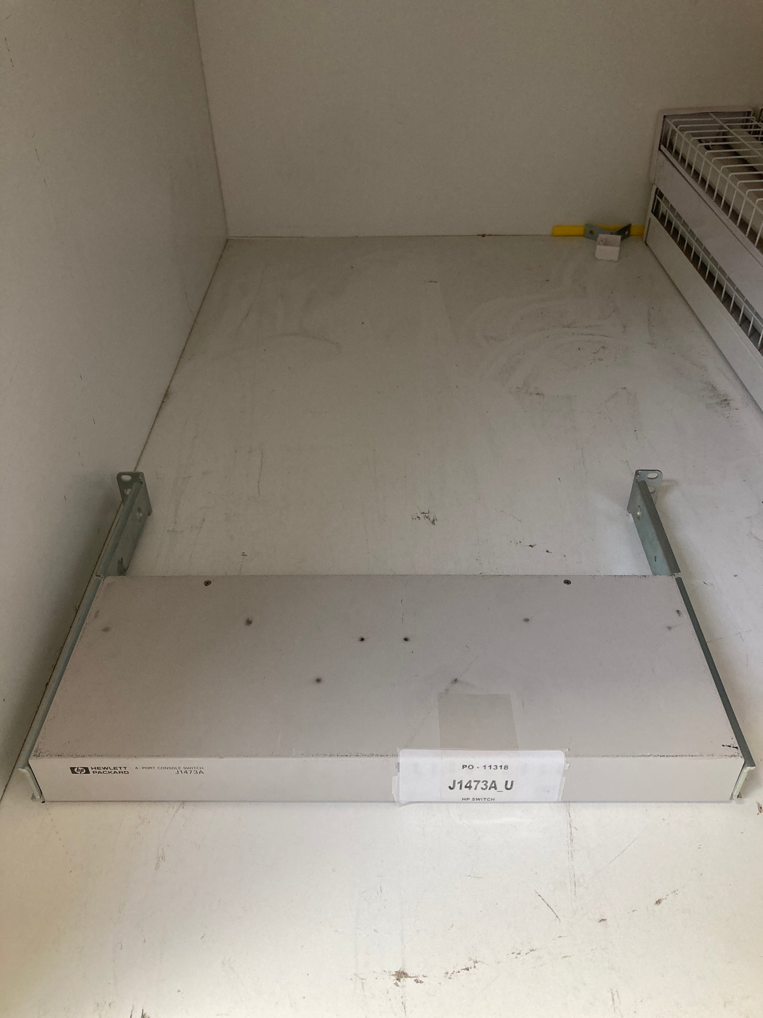 HP J1473-69001 4-port Rackmount Console Switch PN: J1473A 2nd:J1473A: Alt () Other //